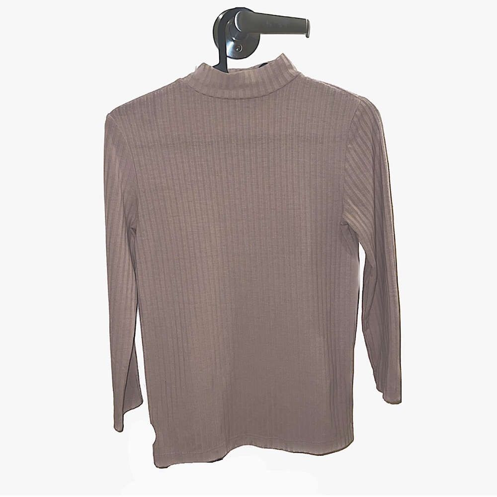 Turtleneck long sleeve shirt
